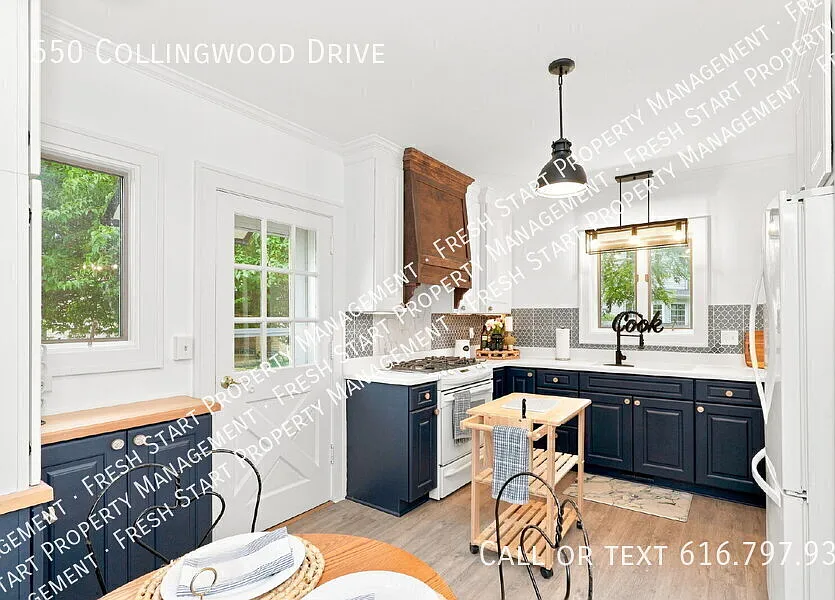 Spacious Living in East Lansing's Heart — Photo 4