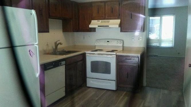 2nd image of 1420 Oak Ct #2