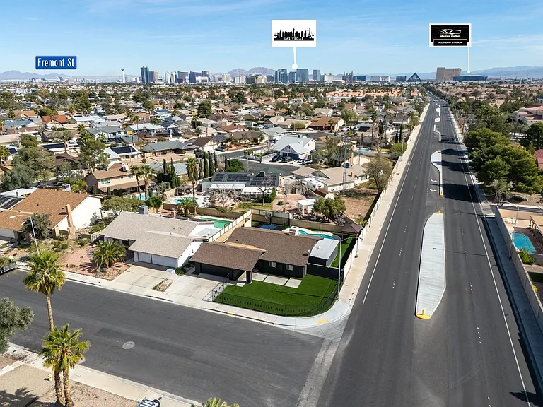 5270 Sepulveda Blvd — Photo 30
