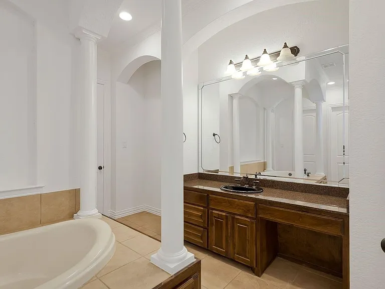 7905 Kickapoo Dr — Photo 20