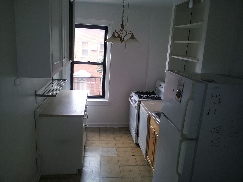 2nd image of 4414 Newtown Rd APT 4N