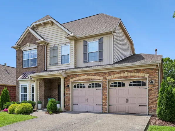 257 Meandering Dr, Lebanon, TN 37090