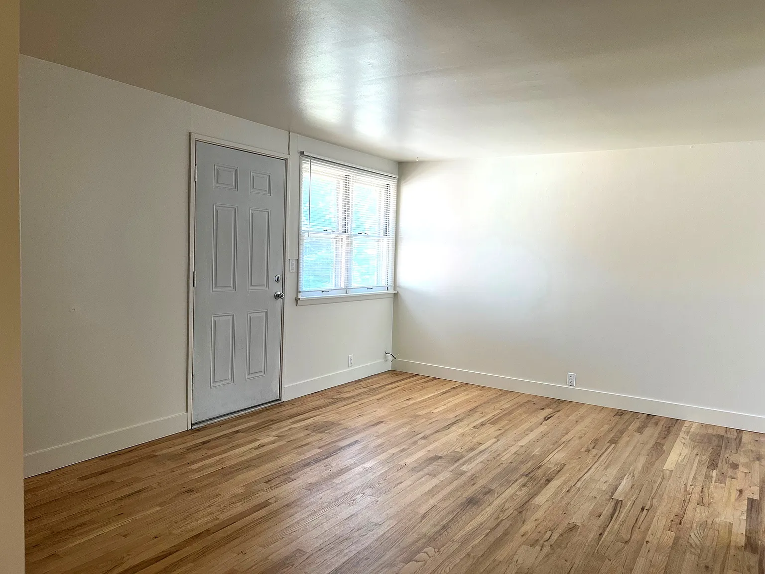 2 bed, 717 sqft, $2,000 — Photo 3