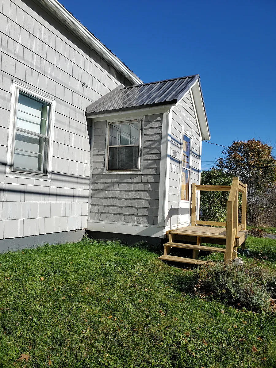 Building Photo - 2112 Cowan St #2