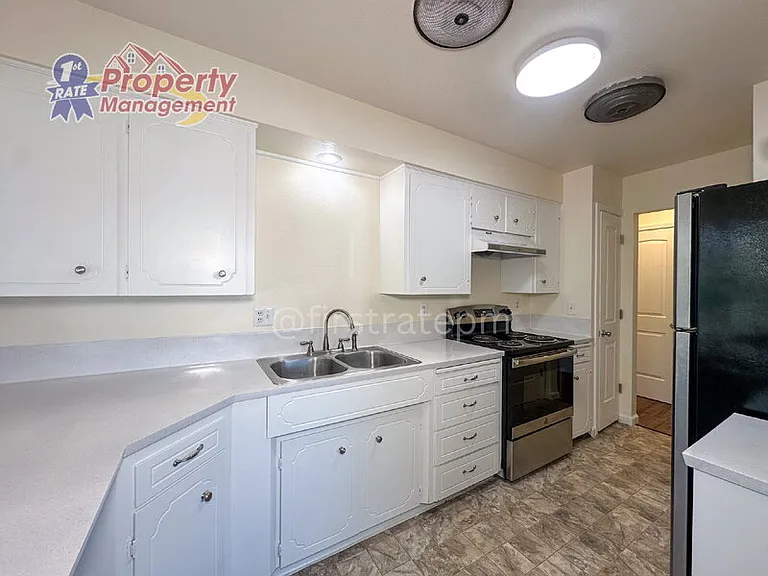 1824 N Crestmont Dr — Photo 8