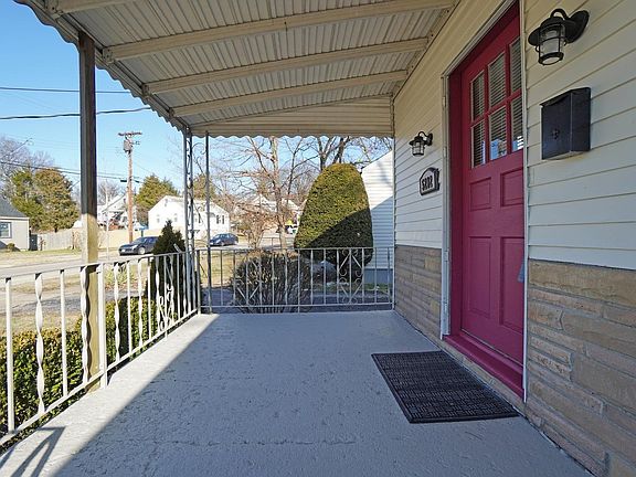 3rd image of 5202 Saguin St