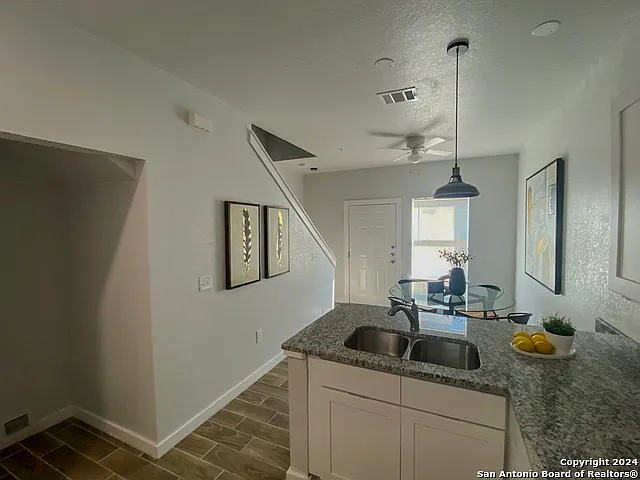 2 bed, 1.0 bath, 1068 sqft, $1,295 — Photo 4
