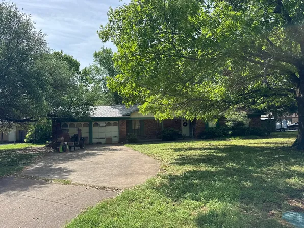 1700 Prince Dr, Benbrook, TX 76126