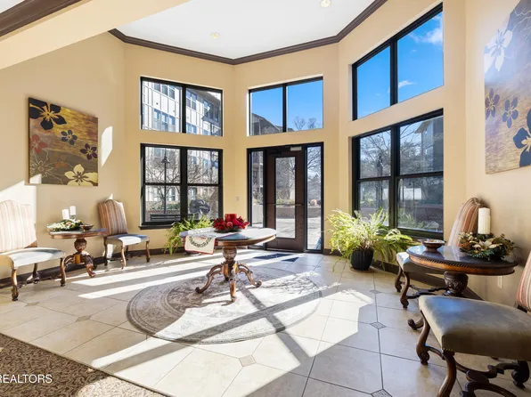 445 W Blount Ave APT 325, Knoxville, TN 37920