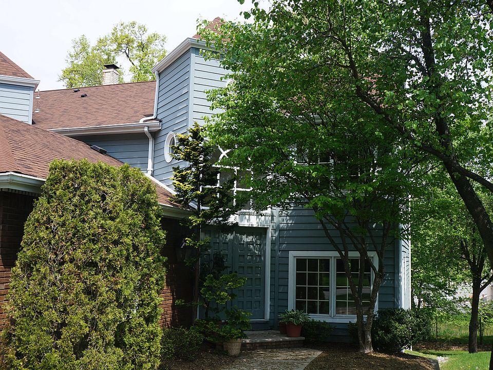 2nd image of 8 Fells Manor Rd