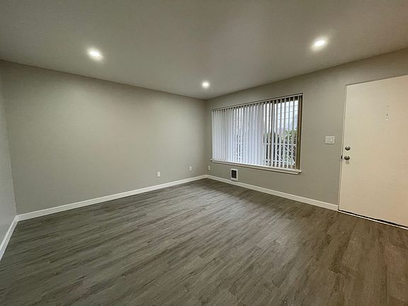 2nd image of 801 W McGraw St Unit 2