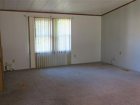 3rd image of 103 Spruce Dr