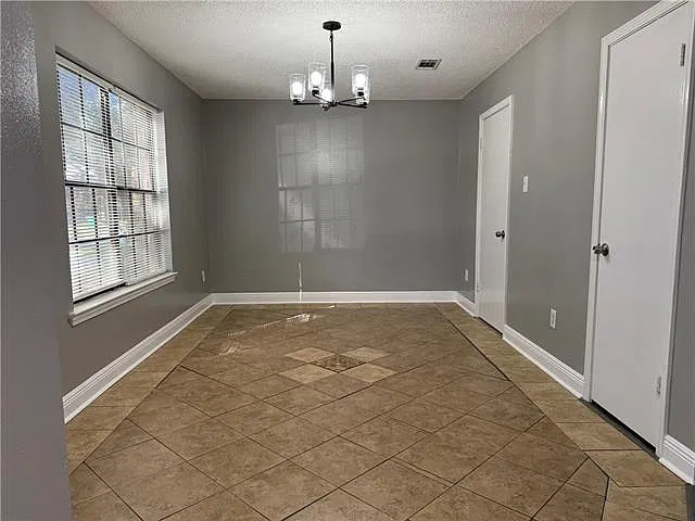 3 bed, 2.5 bath, 1575 sqft, $1,600 — Photo 3