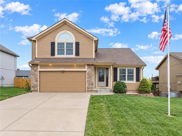 1113 Creekside Ct, Raymore, MO 64083