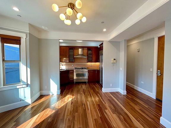 4th image of 732 Lombard St #732
