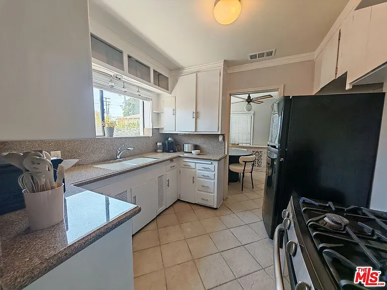 8950 Gibson St — Photo 8
