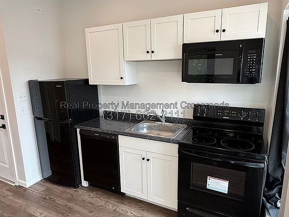 3rd image of 104 E Main St #203