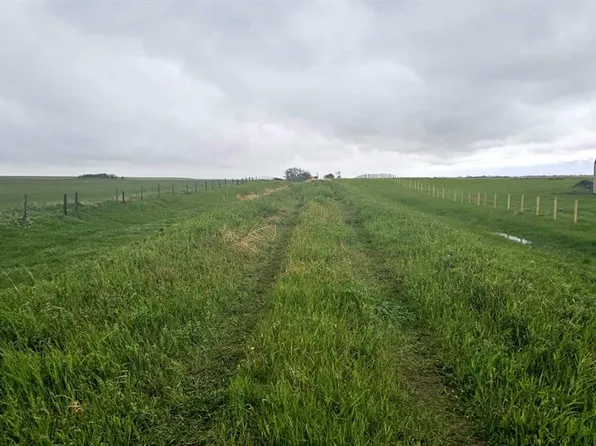 270182 Inverlake Rd, Rocky View County, AB T1X 2E3
