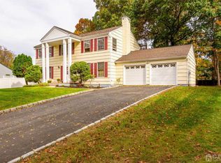 18 Jasmine Dr, Piscataway, NJ