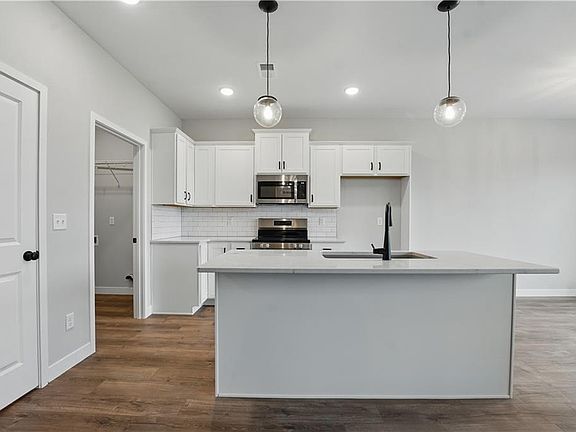 5th image of 2433 NW Sunnyvale Ct