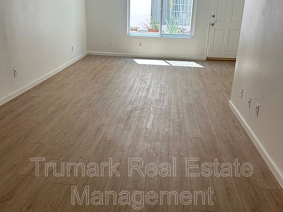 2nd image of 1122 E Elk Ave #107