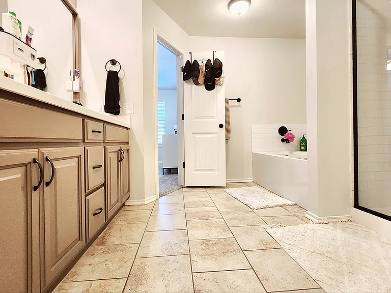 18600 Luna Dr — Photo 11