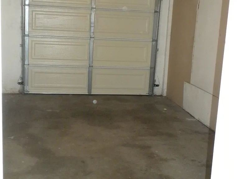 1 car garage off the alley