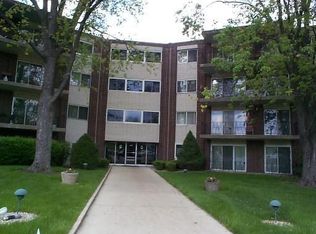 5540 Walnut Ave APT 7A, Downers Grove, IL 60515