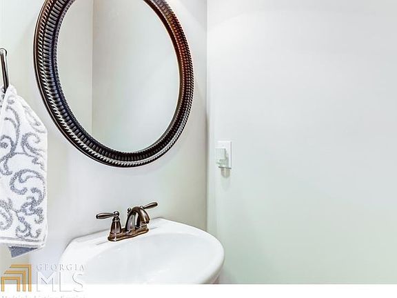 4th image of 1246 La Vista Cir NE