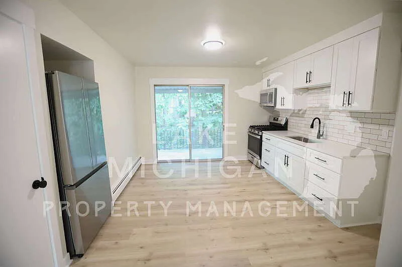 2 bed, 1.0 bath, 700 sqft, $1,495 — Photo 2