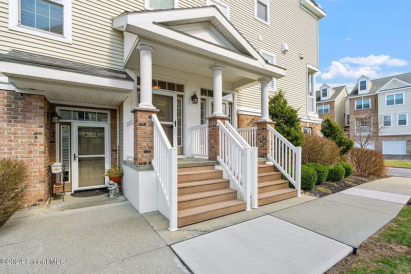 4th image of 3208 Admirals Walk Drive