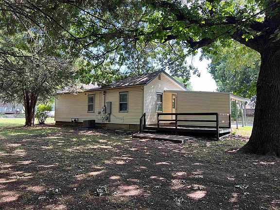 3rd image of 701 Benton Ave