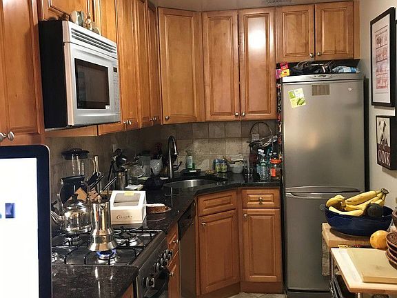 4th image of 144 W 75th St APT 2B