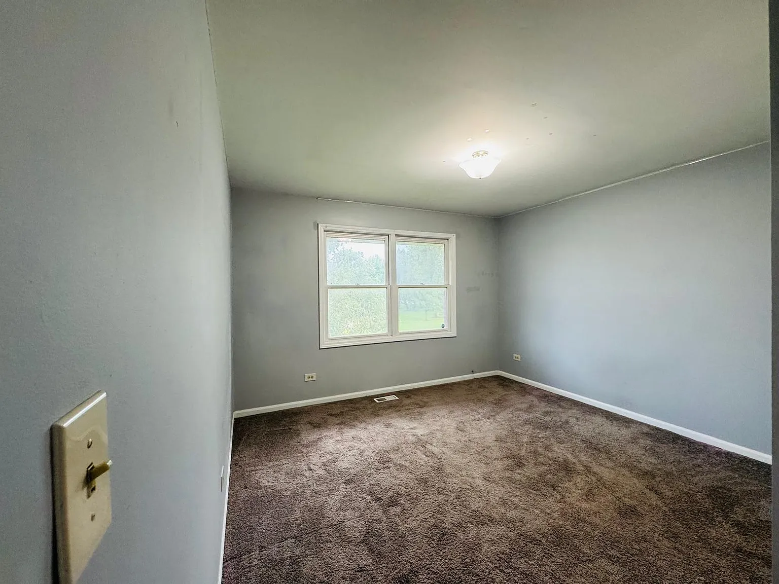 4 bed, 2.5 bath, 2425 sqft, $4,200 — Photo 2