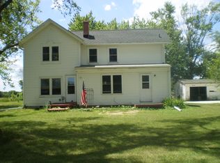 7052 S English Settlement Ave, Burlington, WI 53105