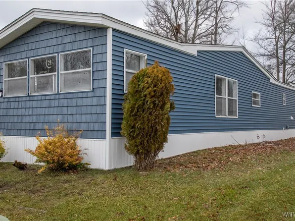 52 Waterview Pkwy, Hamburg, NY 14075