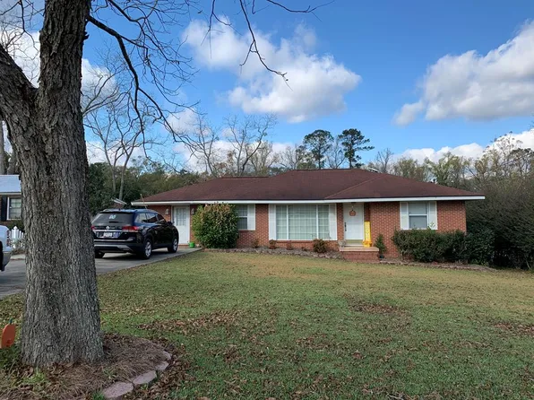 57 Pine St, Hazlehurst, GA 31539