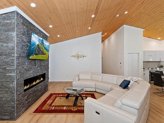 4th image of 422 Shady Ln
