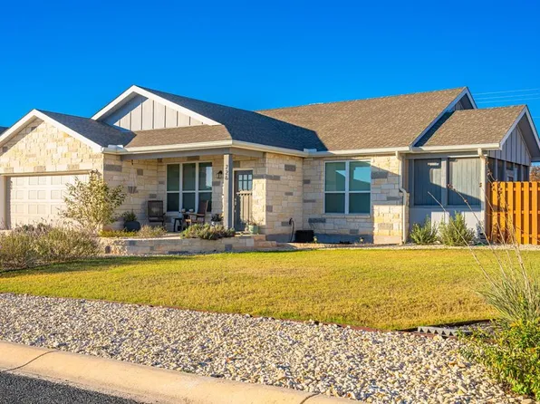 726 Madilynn Ct, Fredericksburg, TX 78624
