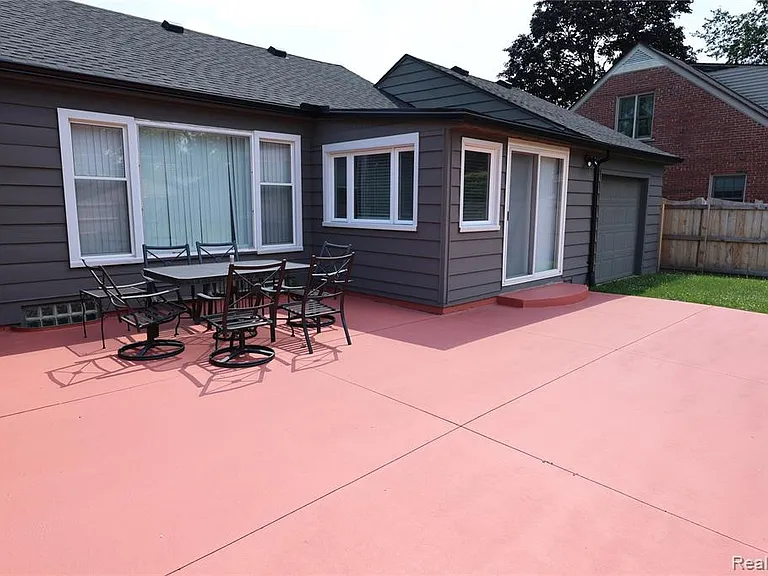 4121 Seminole Dr — Photo 10