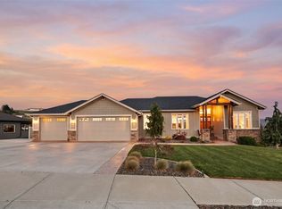 850 Autumn Crest Dr, Wenatchee, WA 98801