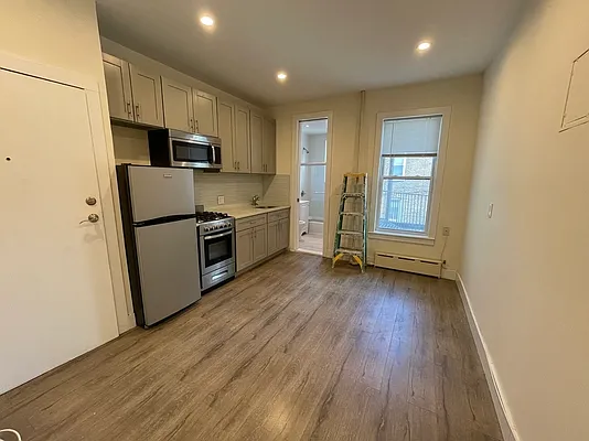 Rented by Metropolis International Realty Inc. | media 10