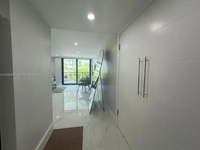 1800 Collins Ave #3H — Photo 2