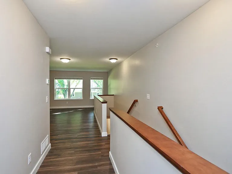 27 10th St W #1 — Photo 17
