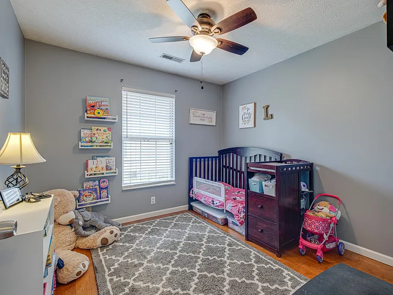 4002 Farmingham Woods Dr — Photo 15
