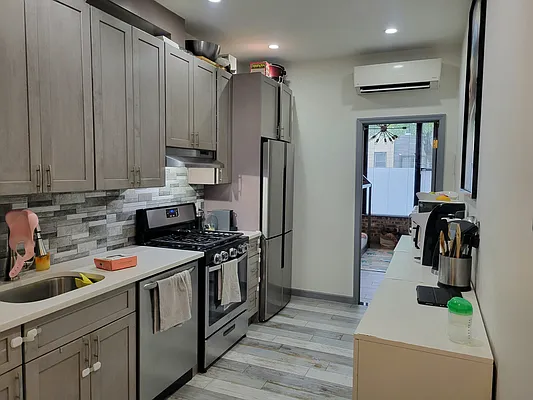 Rented by MCR Realty | media 20