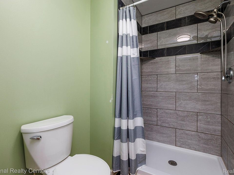 8190 Springdale Dr, photo 30