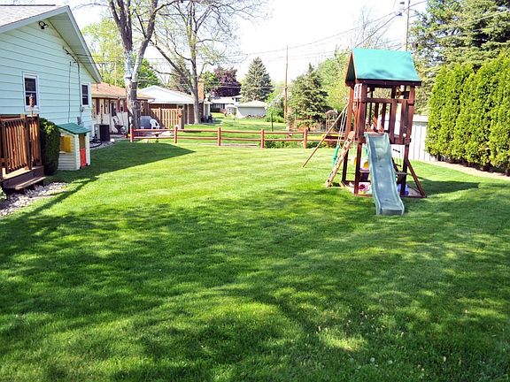 2nd image of 7910 N Fairway Pl