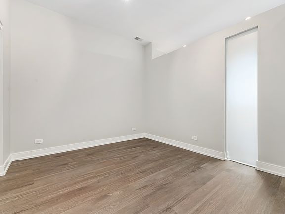 5th image of 1964 N Milwaukee Ave #401