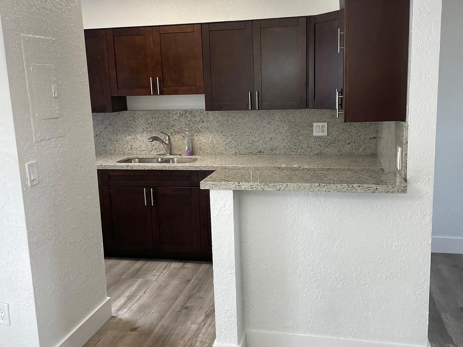 2 bed, 836 sqft, $2,200 — Photo 2